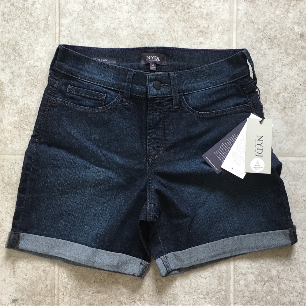 ✨NWT✨ NYDJ size 4 Avery style shorts